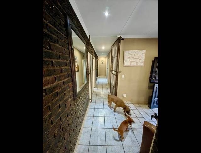 3 BEDROOM HOUSE FOR SALE IN VANDERBIJLPARK SE 2
